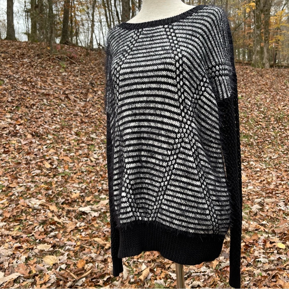 Two by Vince Camuto Eyelash Knit Sweater Black and White Size Medium